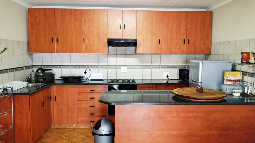 Lani'S Guest House - No Loadshedding Мусина Экстерьер фото