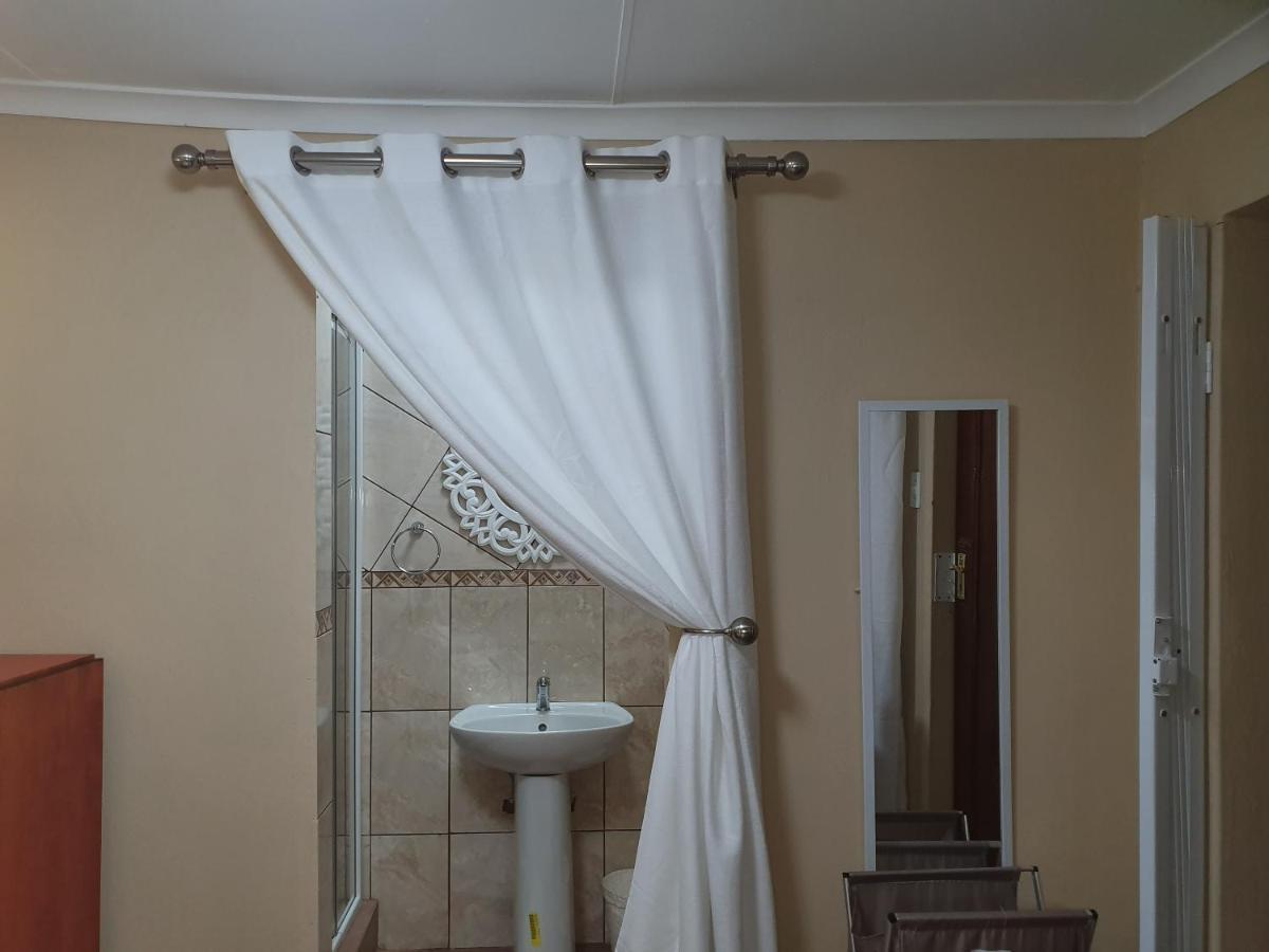 Lani'S Guest House - No Loadshedding Мусина Экстерьер фото